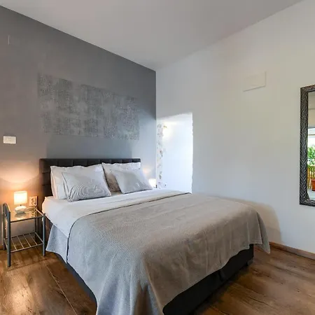 萨拉住宿旅馆 * 扎达尔