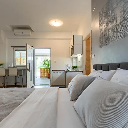 公寓 萨拉住宿旅馆 *